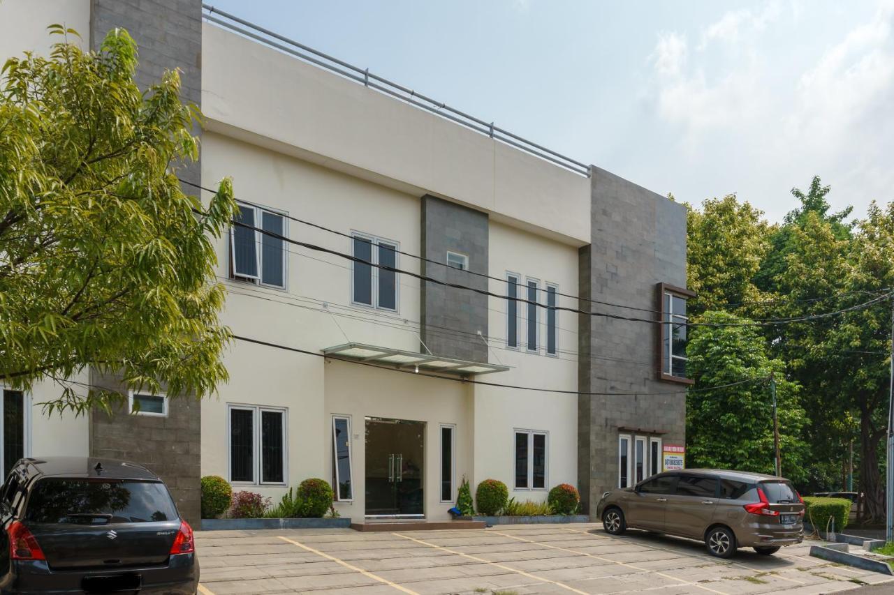 Dago Suites Syariah Cikarang Mitra Reddoorz Bekasi Exterior foto